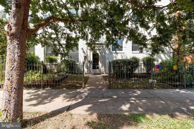 Foto del edificio - 1310 K St SE