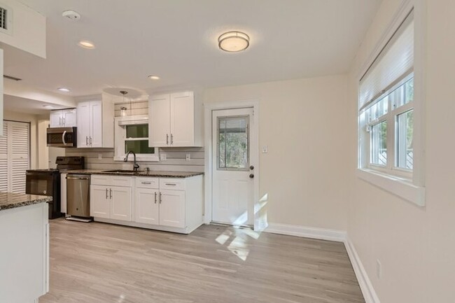 Building Photo - 6547 49Th Avenue N, St Petersburg, FL, 33709