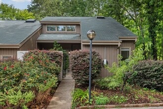 Building Photo - 8 Ellsworth Ct