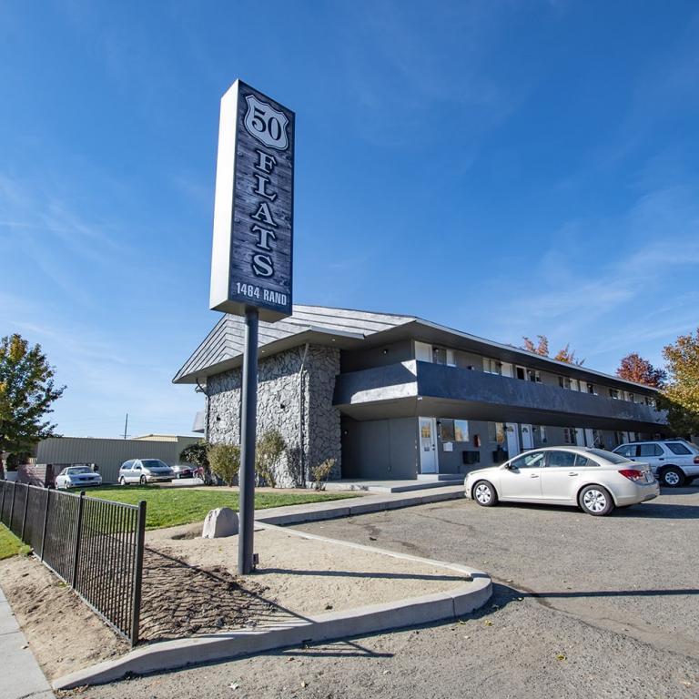 Primary Photo - 1464 Rand Ave