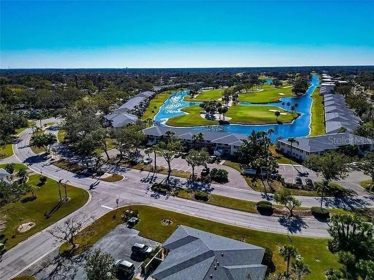 Primary Photo - 6999 W Country Club Dr N