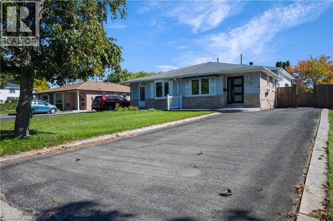 Building Photo - 44 Marblehead Crescent