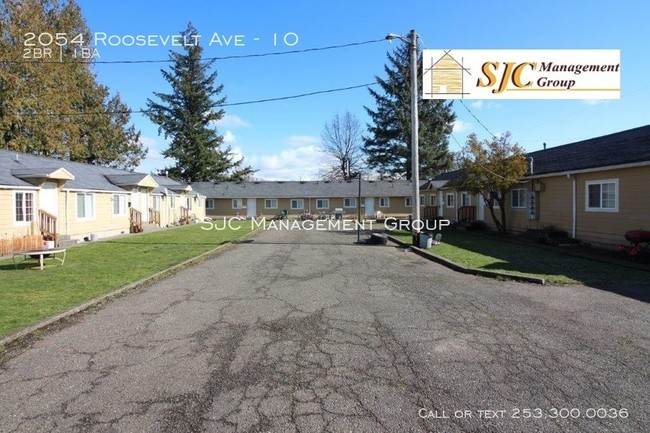 Building Photo - 2054 Roosevelt Ave