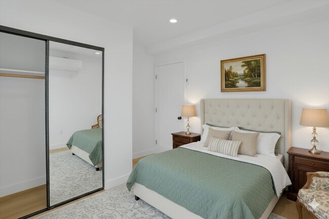 Foto del edificio - 2114 E 2nd St