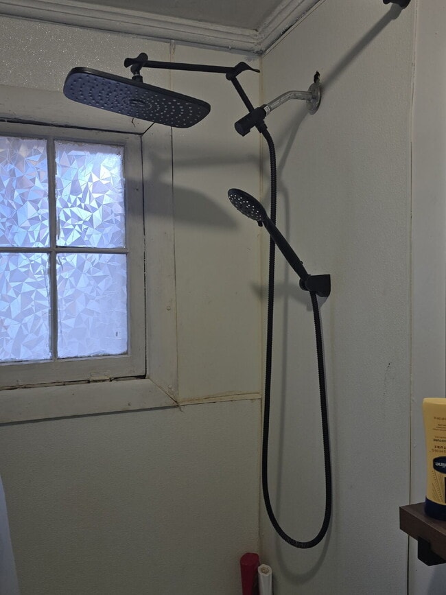 Foto del edificio - 2 bed 1 bath - Welcome to 409 Campbell Street