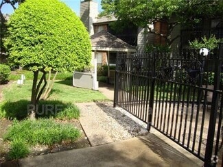 Building Photo - 18333 Roehampton Dr