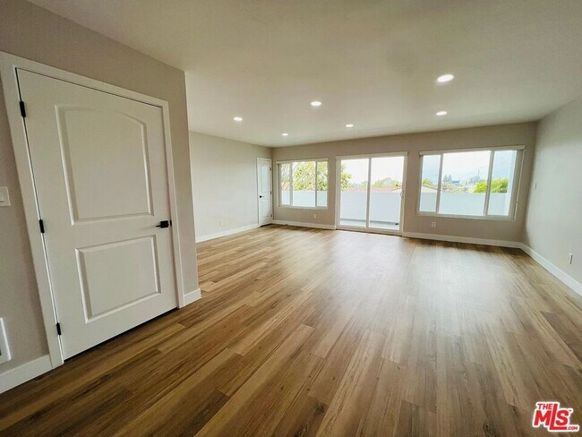 Foto del edificio - 5820 S Mansfield Ave