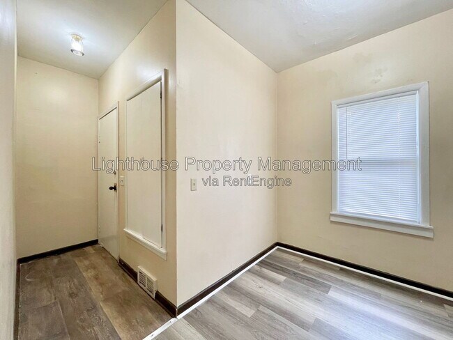 Foto del edificio - 441 White Ave