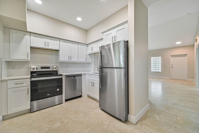 Foto del edificio - 8555 Bernwood Cove Loop