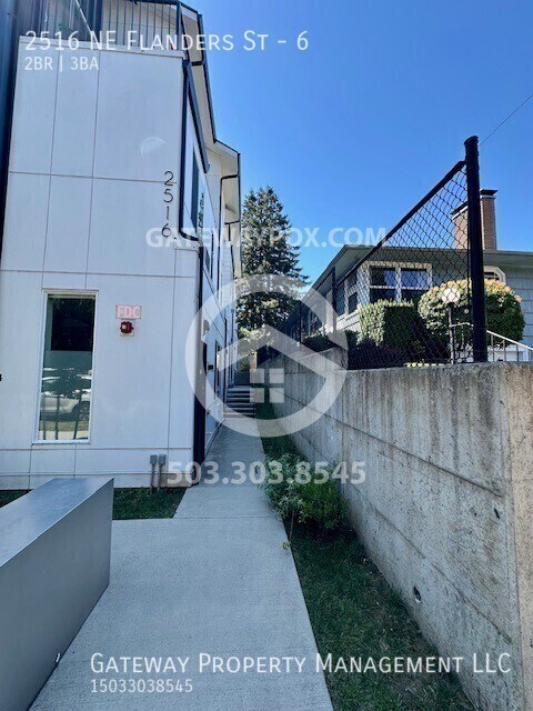 Foto del edificio - 2516 NE Flanders St