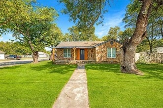 Building Photo - 322 NE 29th St