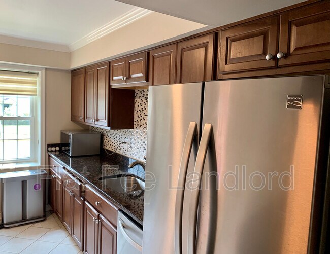 Building Photo - 6584 Yadkin Ct
