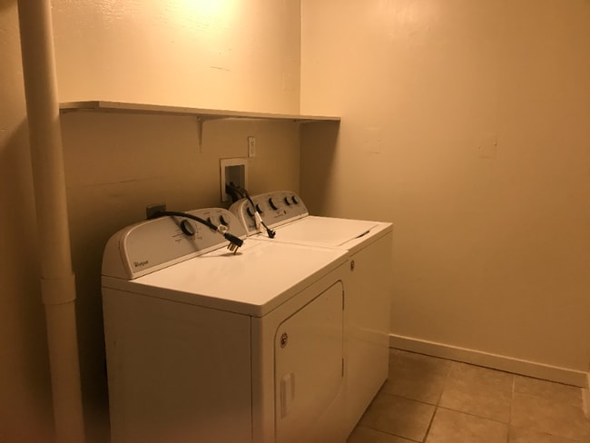 Foto del edificio - 368 N Market St