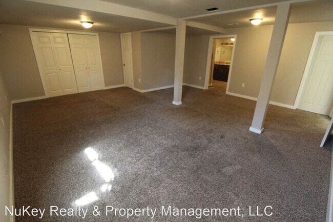 Building Photo - 4 br, 3 bath House - 323 W. Graves Rd.