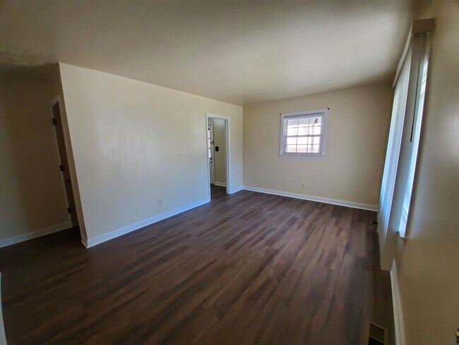 Building Photo - 7314 Hyannis Dr