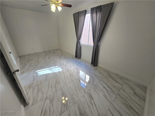 Building Photo - 9893 Canyon Peak Dr