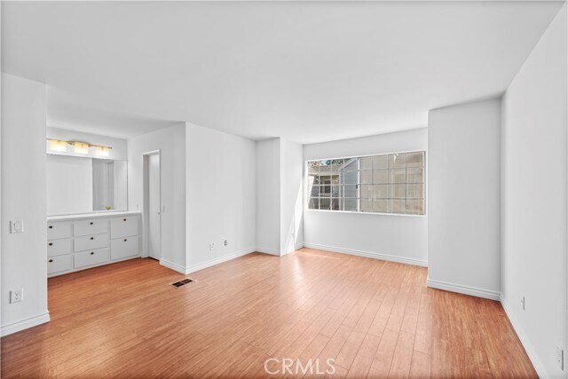Foto del edificio - 2390 W Orangethorpe Ave