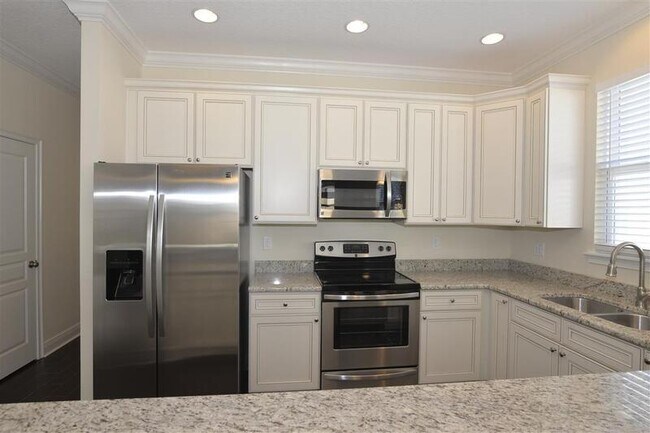 Foto del edificio - 2425 E Pine St