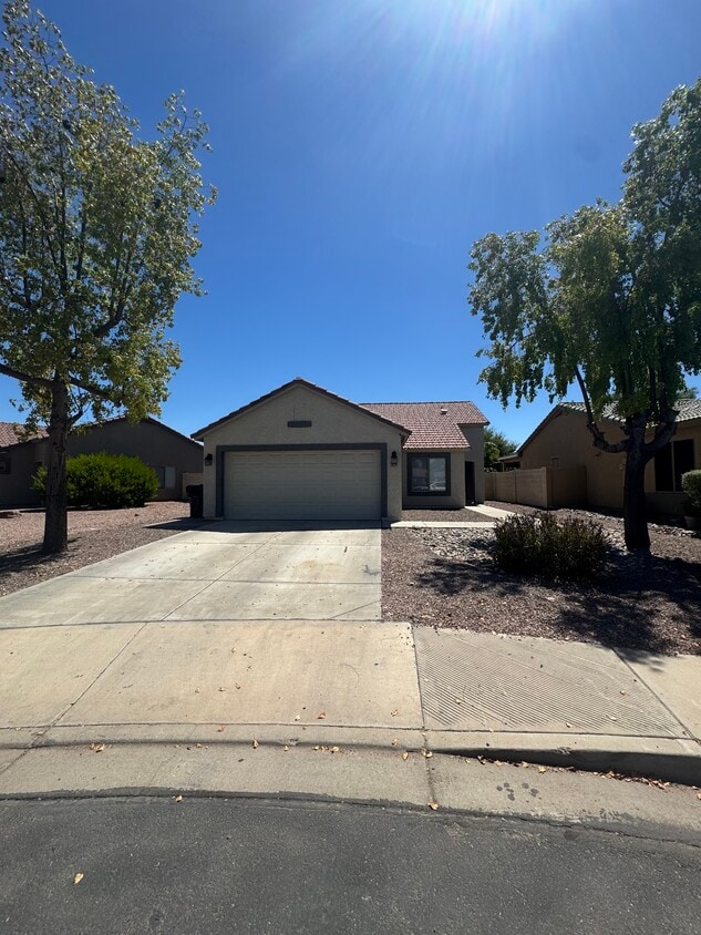 Front yard with Long driveway and shade for parking - 10791 W Roanoke Ave