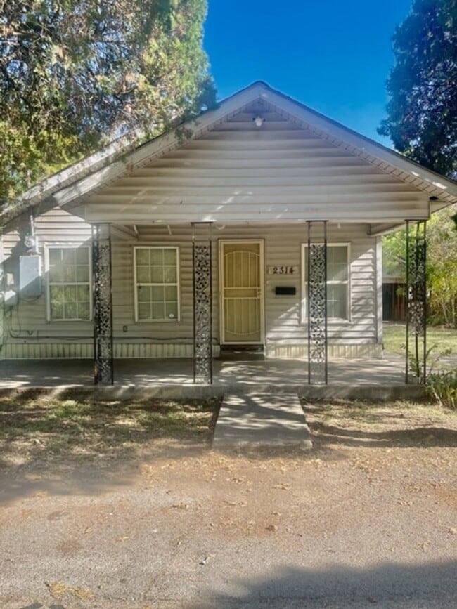 Building Photo - 2314 Mistletoe St