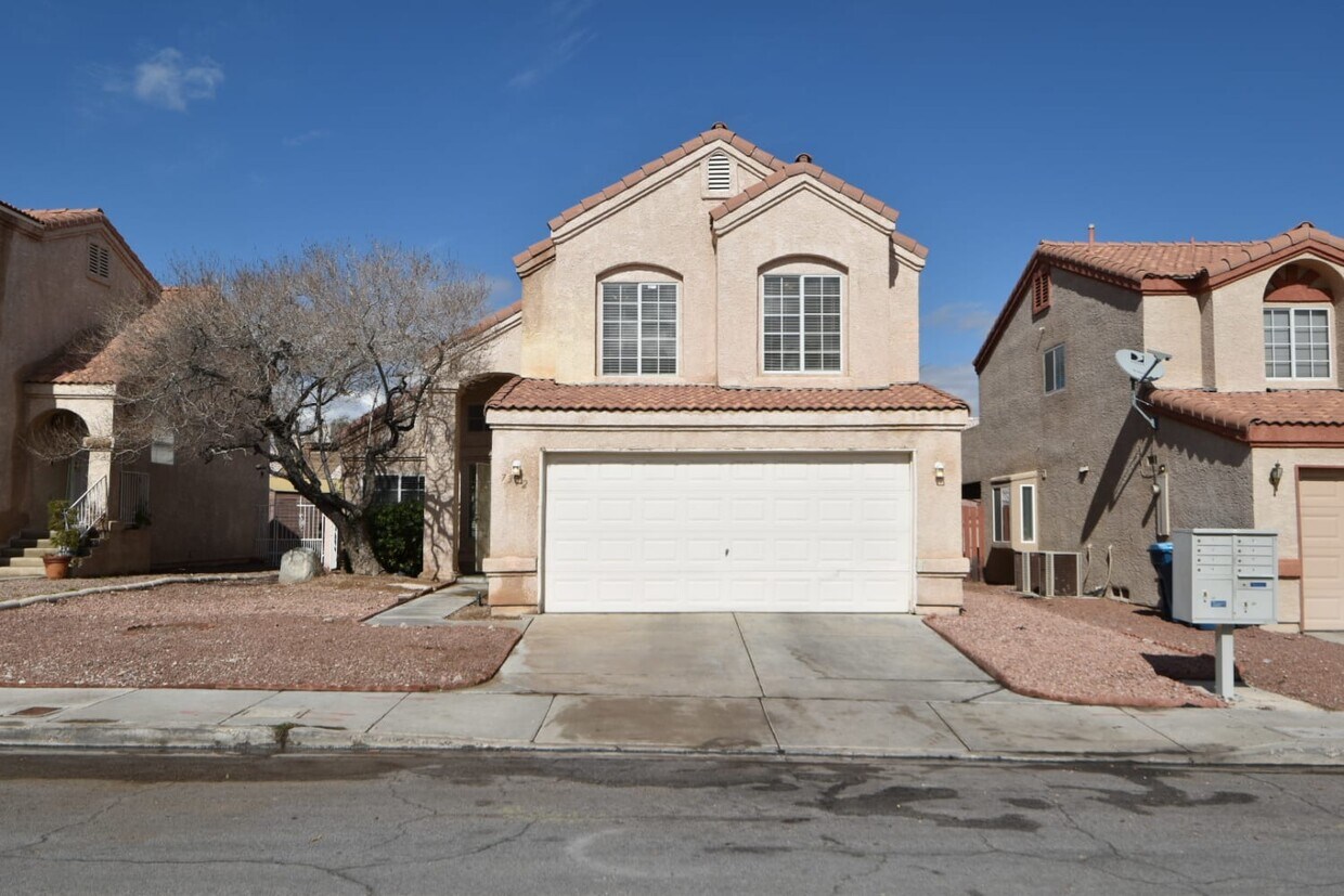 Primary Photo - 7312 Queen Palm Dr