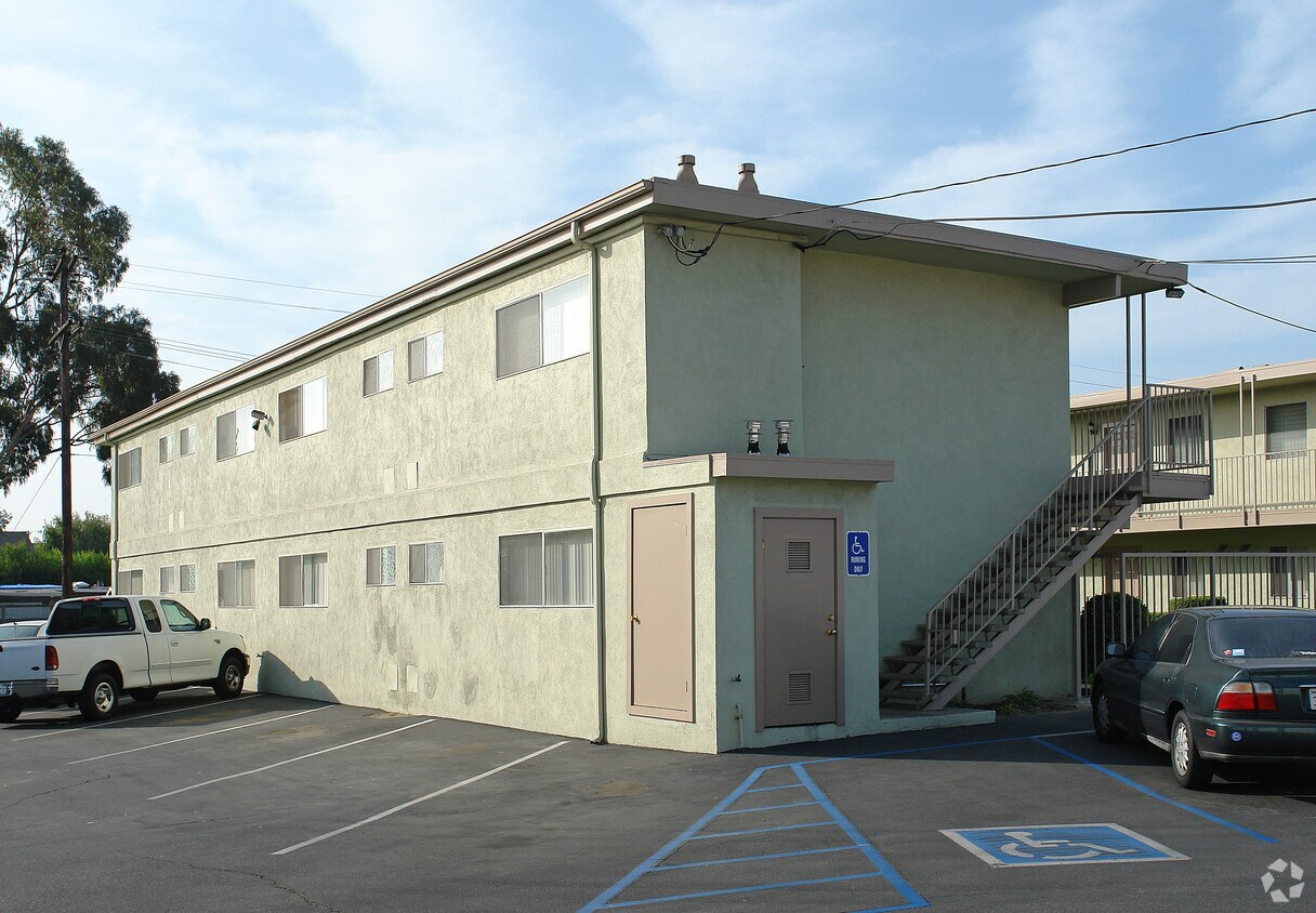 Building Photo - 2131 Elden Ave