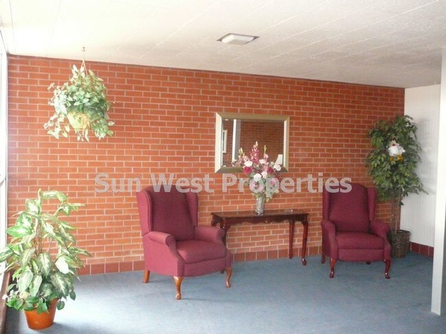 Foto del edificio - Gated Community!
