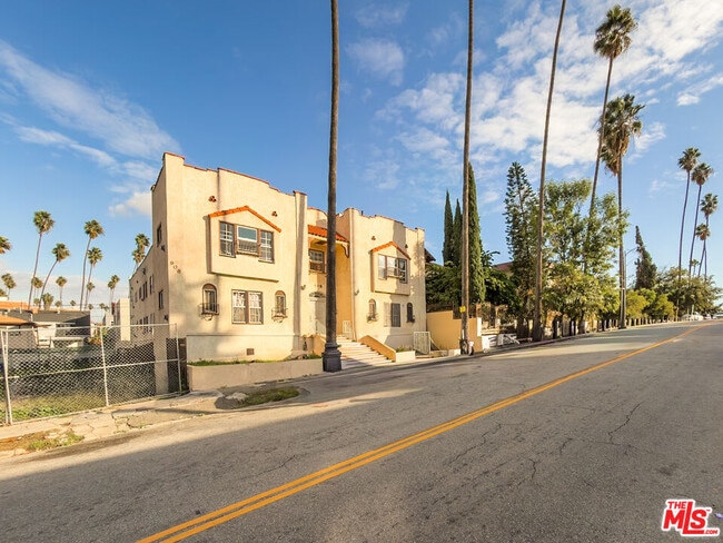 Building Photo - 908 Normandie Ave