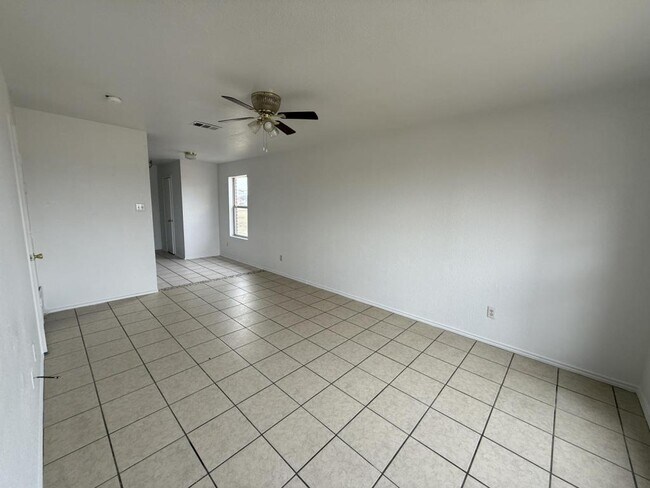 Foto del edificio - 1210 Industrial Blvd