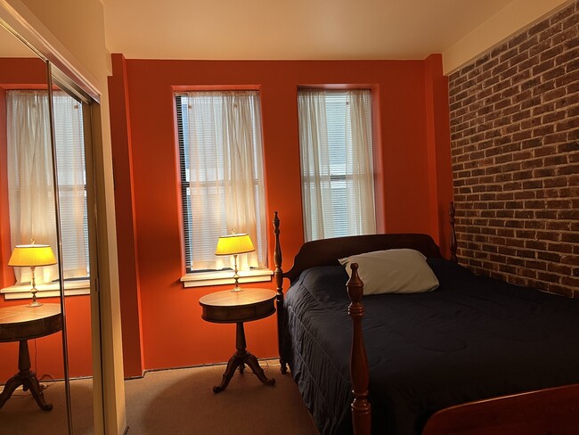 Building Photo - 700 Church St