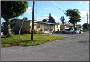 Building Photo - 4680 SW 33rd Ave