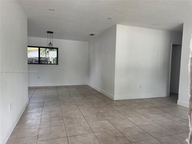 Foto del edificio - 3 bedroom in Hialeah FL 33010