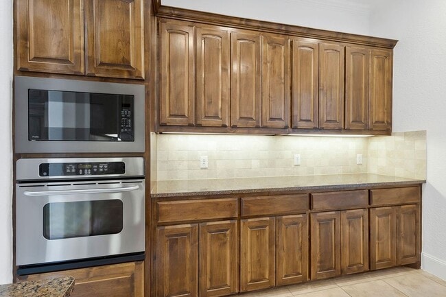 Building Photo - 7905 Kickapoo Dr