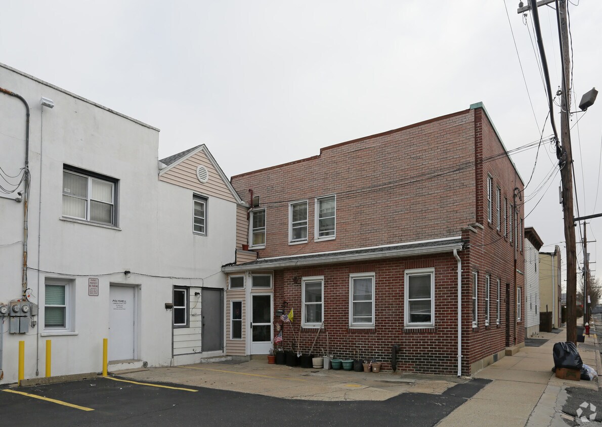 Foto del edificio - 132 Jackson Ave