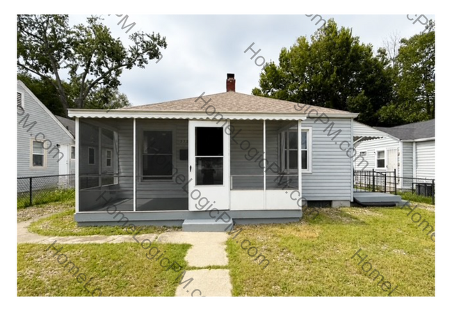 EAST SIDE UPDATED 3 BEDROOM 2 BATH HOME AVAILABLE NOW! - EAST SIDE UPDATED 3 BEDROOM 2 BATH HOME AVAILABLE NOW!