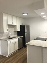 Building Photo - 665 Manhattan Dr