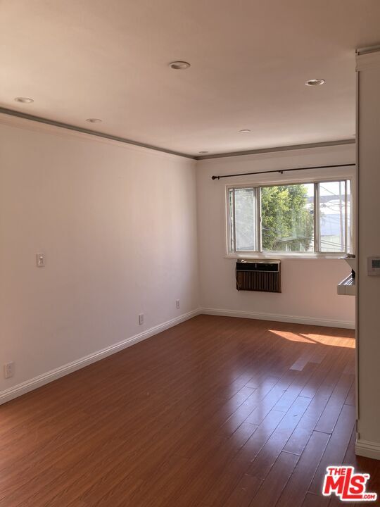 Foto del edificio - 348 Rexford Dr