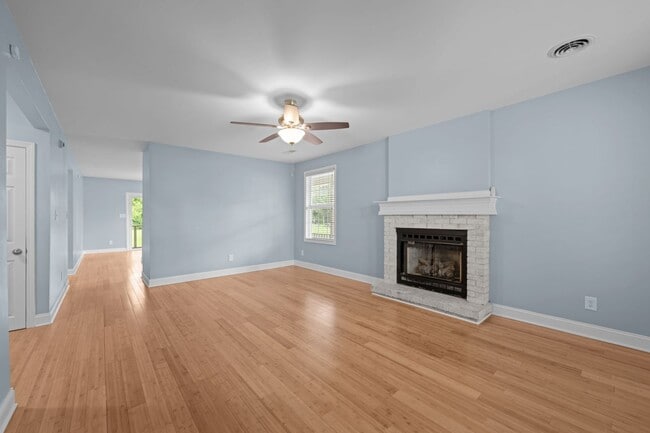 Building Photo - Beautiful Country Home off Madam Moores Ln with Large Yard