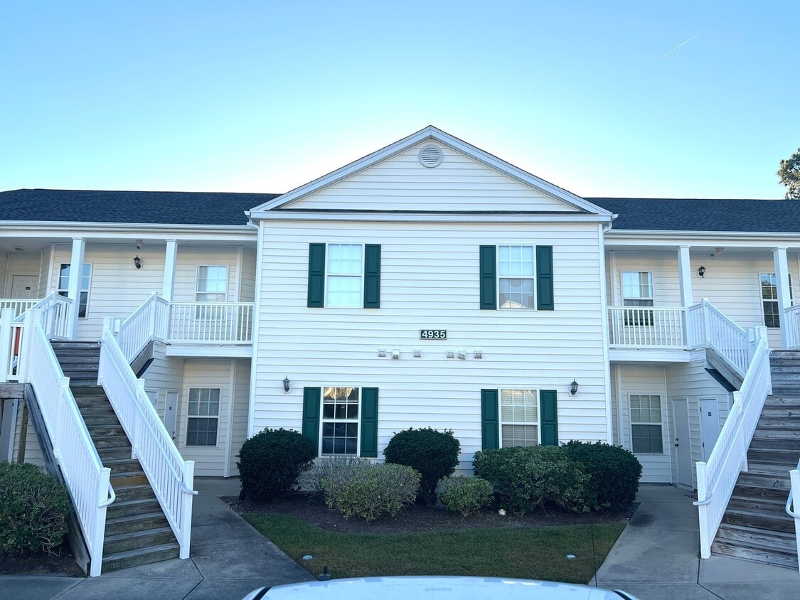 Available Now! First Floor, 3 Bedroom, 2 B... - Available Now! 3 Bedroom, 2 Bath Windsor G...