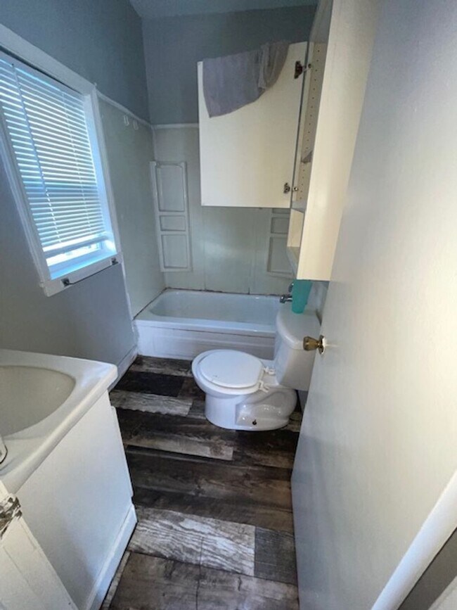 Foto del edificio - Available Now!