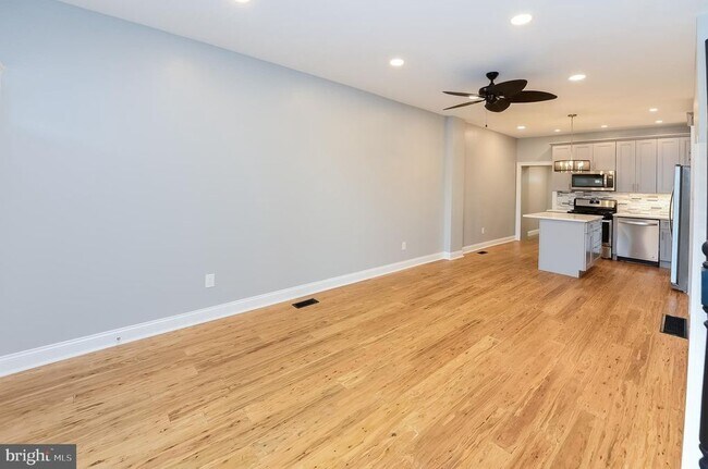 Building Photo - 135 Markle St