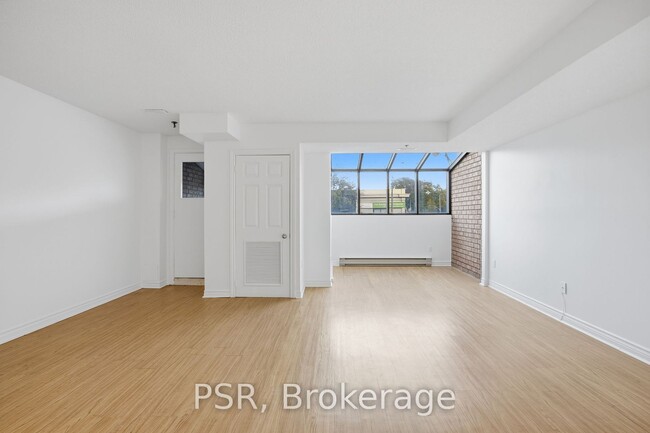 Building Photo - 3314 Yonge St