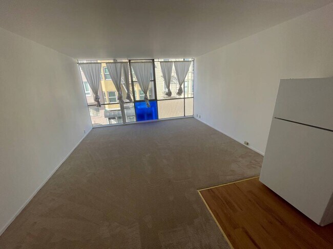 Building Photo - 1563 Hyde St
