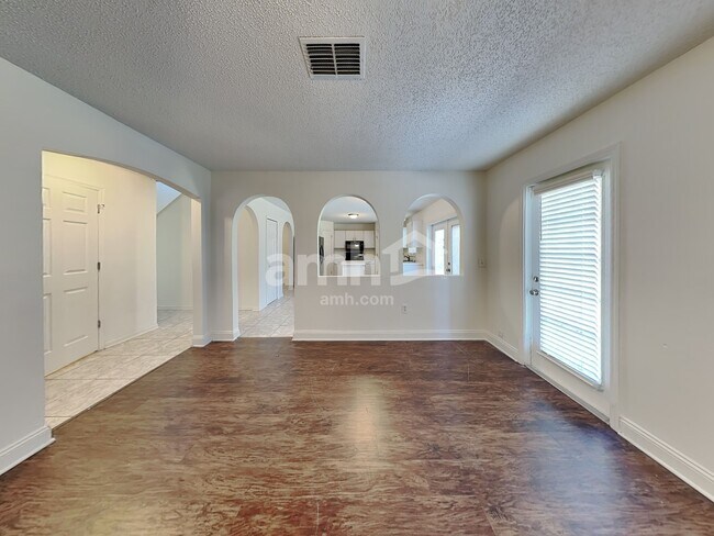 Foto del edificio - 7407 Overland Park Blvd