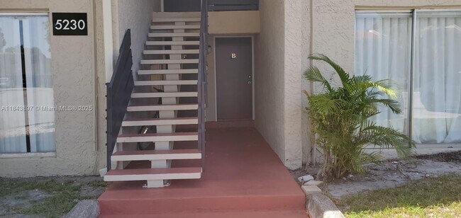 Foto del edificio - 5230 NE 6th Ave