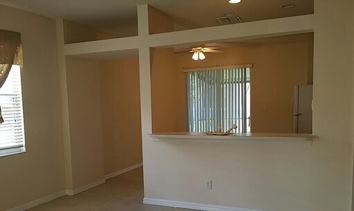 Foto del edificio - 1077 Singleton Cir