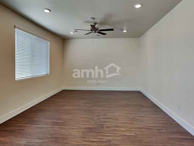 Foto del edificio - 1335 E Old Mesquite St