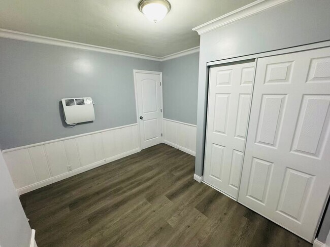 Building Photo - 2 bedroom plus a bonus room