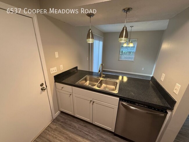 Foto del edificio - 6537 Cooper Meadows Rd