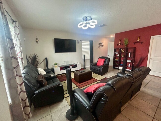 Building Photo - Beautiful 4-Bedroom Home for Rent in Wimauma, FL – Exceptional Value and Amenities